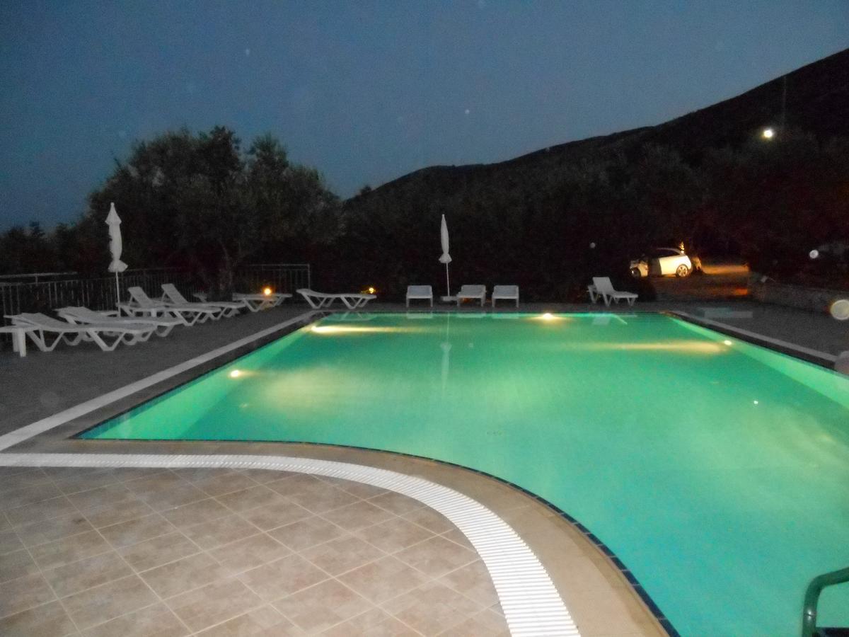 Anatoli Labreon Hotell Agia Marina  Exteriör bild
